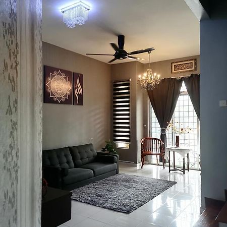 Dkamar Homestay At Desaru, Fully Aircond, Wifi, Coway, Street View 4 Min To Desaru Beach Kangkar Chemaran Buitenkant foto