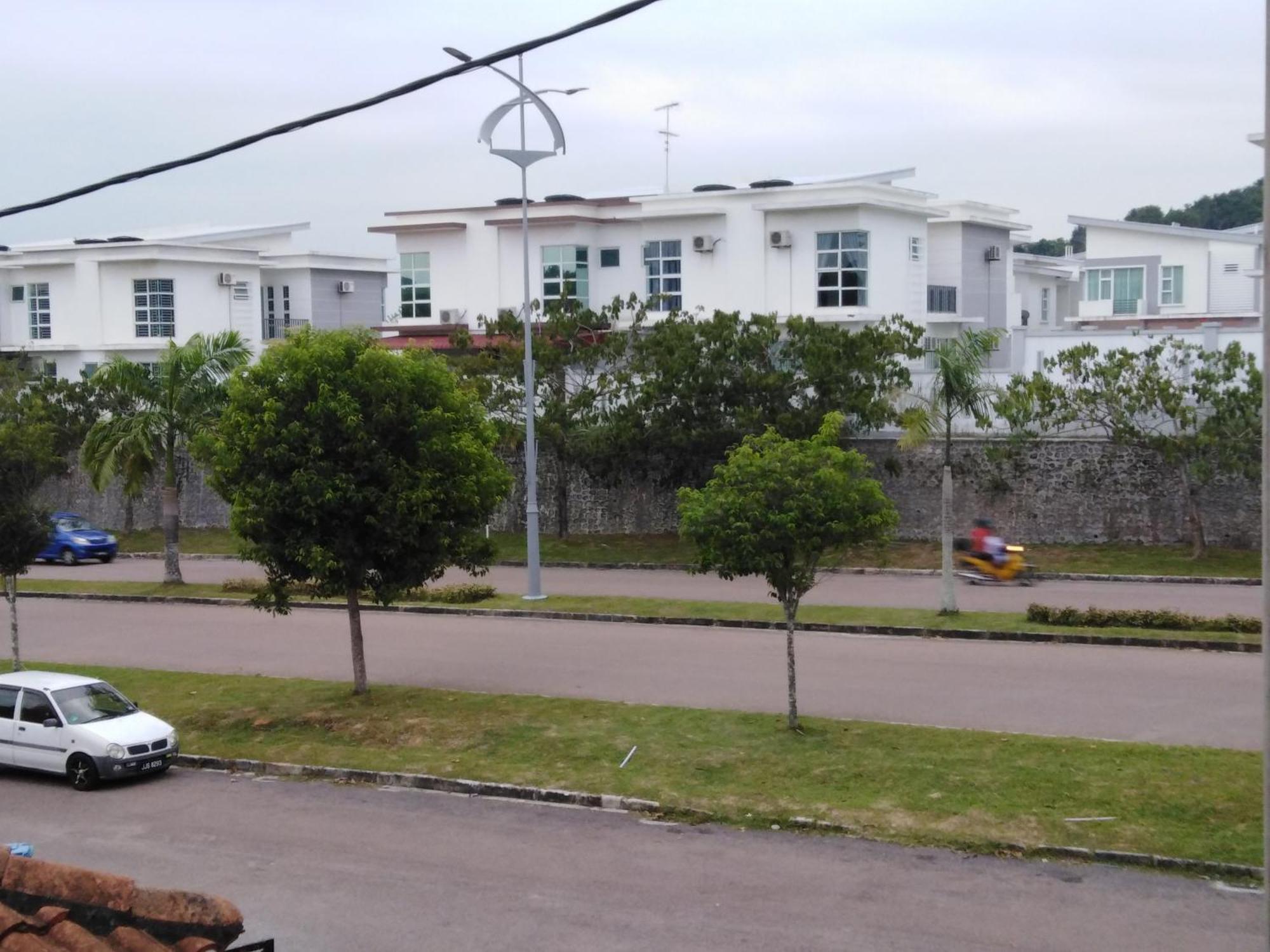 Dkamar Homestay At Desaru, Fully Aircond, Wifi, Coway, Street View 4 Min To Desaru Beach Kangkar Chemaran Buitenkant foto