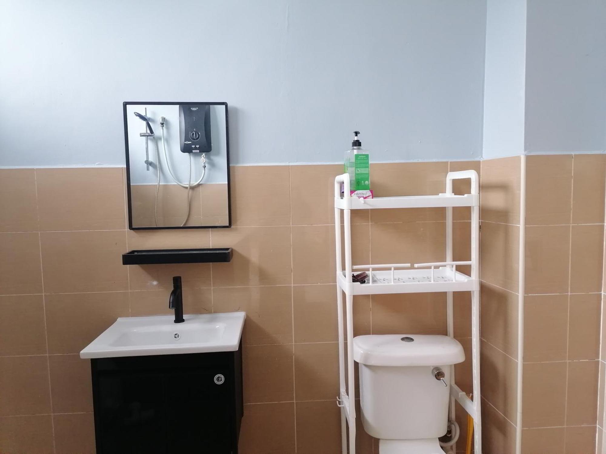 Dkamar Homestay At Desaru, Fully Aircond, Wifi, Coway, Street View 4 Min To Desaru Beach Kangkar Chemaran Buitenkant foto