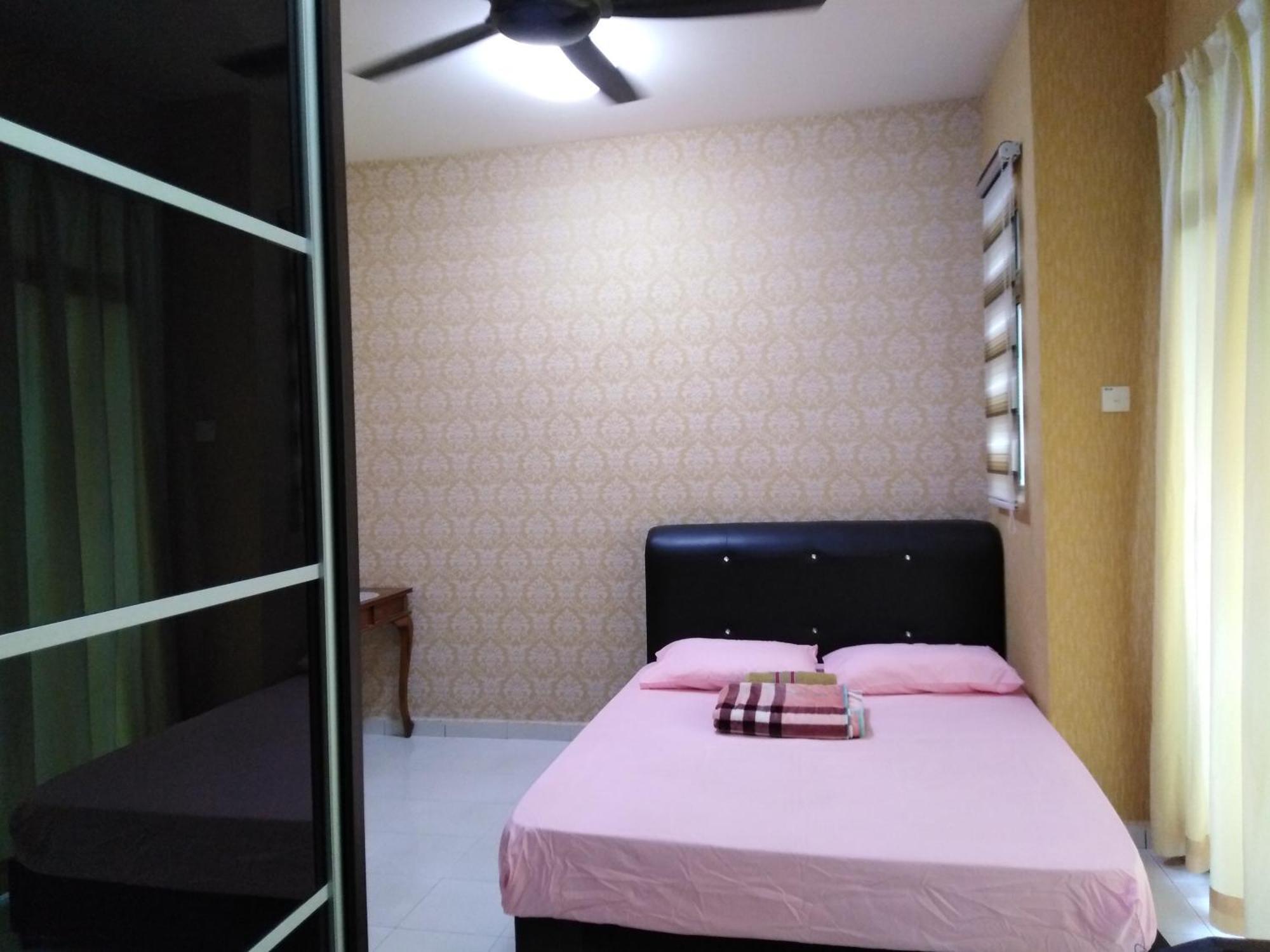 Dkamar Homestay At Desaru, Fully Aircond, Wifi, Coway, Street View 4 Min To Desaru Beach Kangkar Chemaran Buitenkant foto